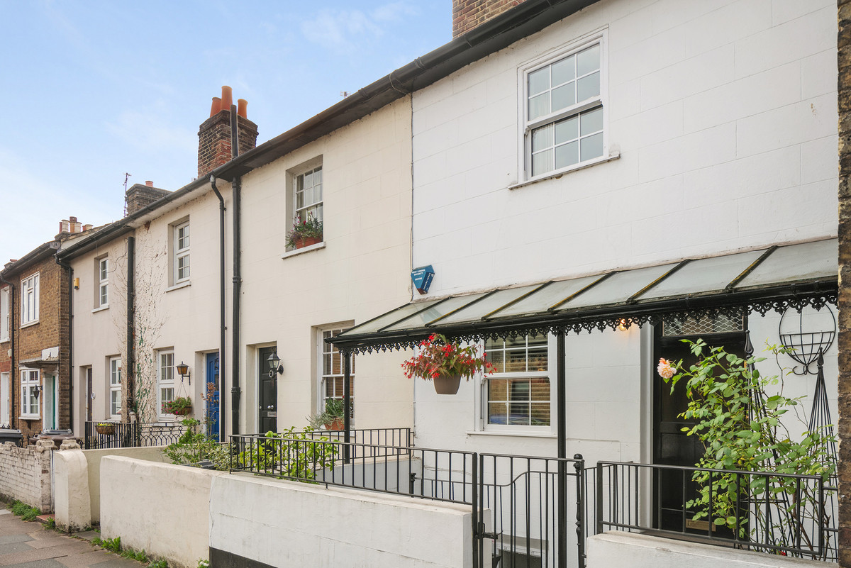 St. Johns Road, Isleworth, TW7