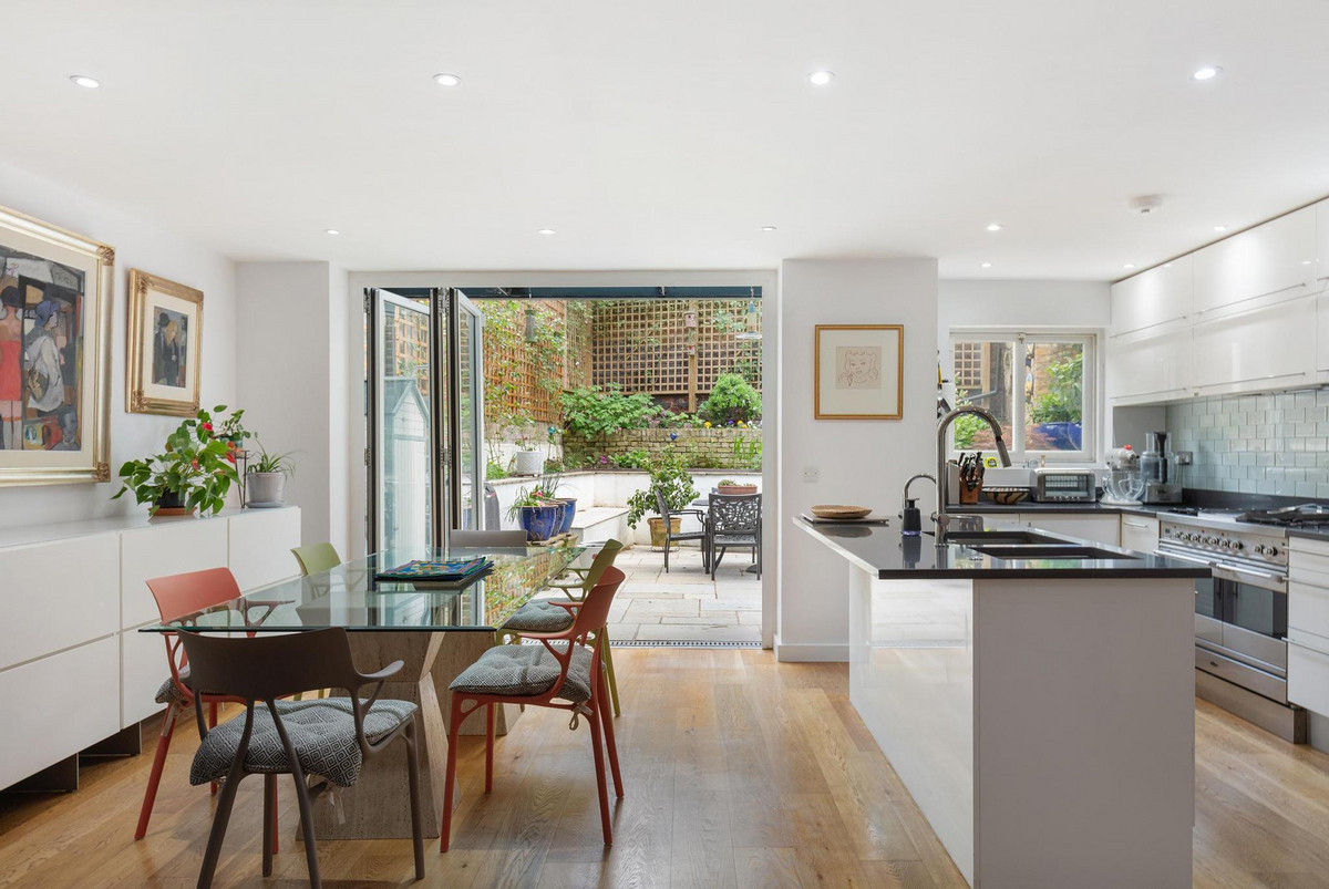 Bridge View, London, W6