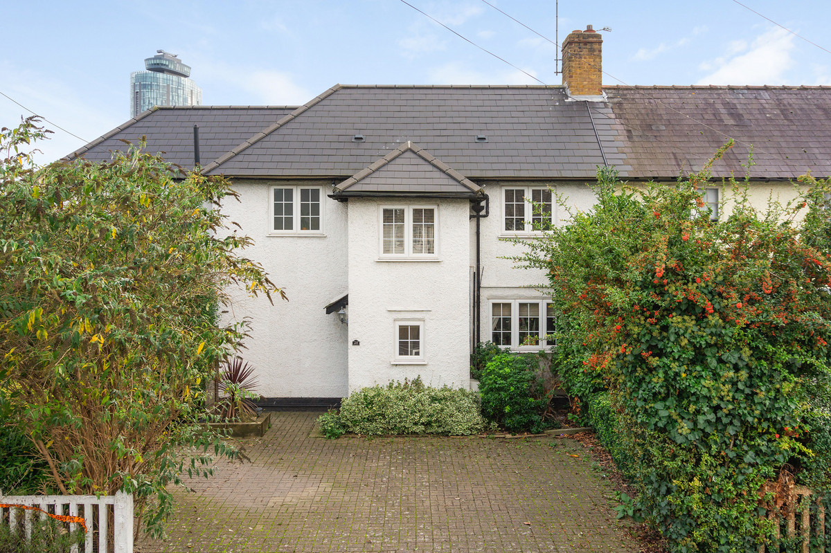 Clayton Crescent, Brentford, TW8
