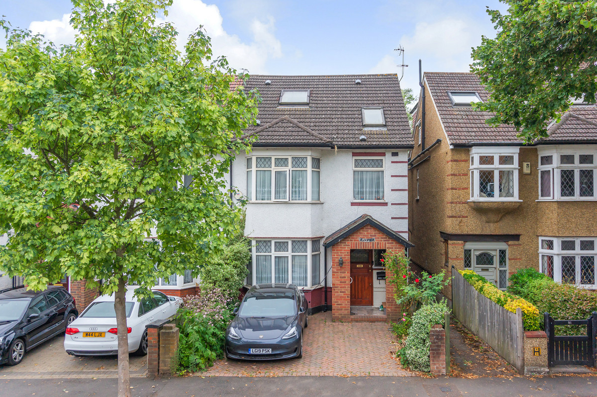 Boston Gardens, Brentford, TW8