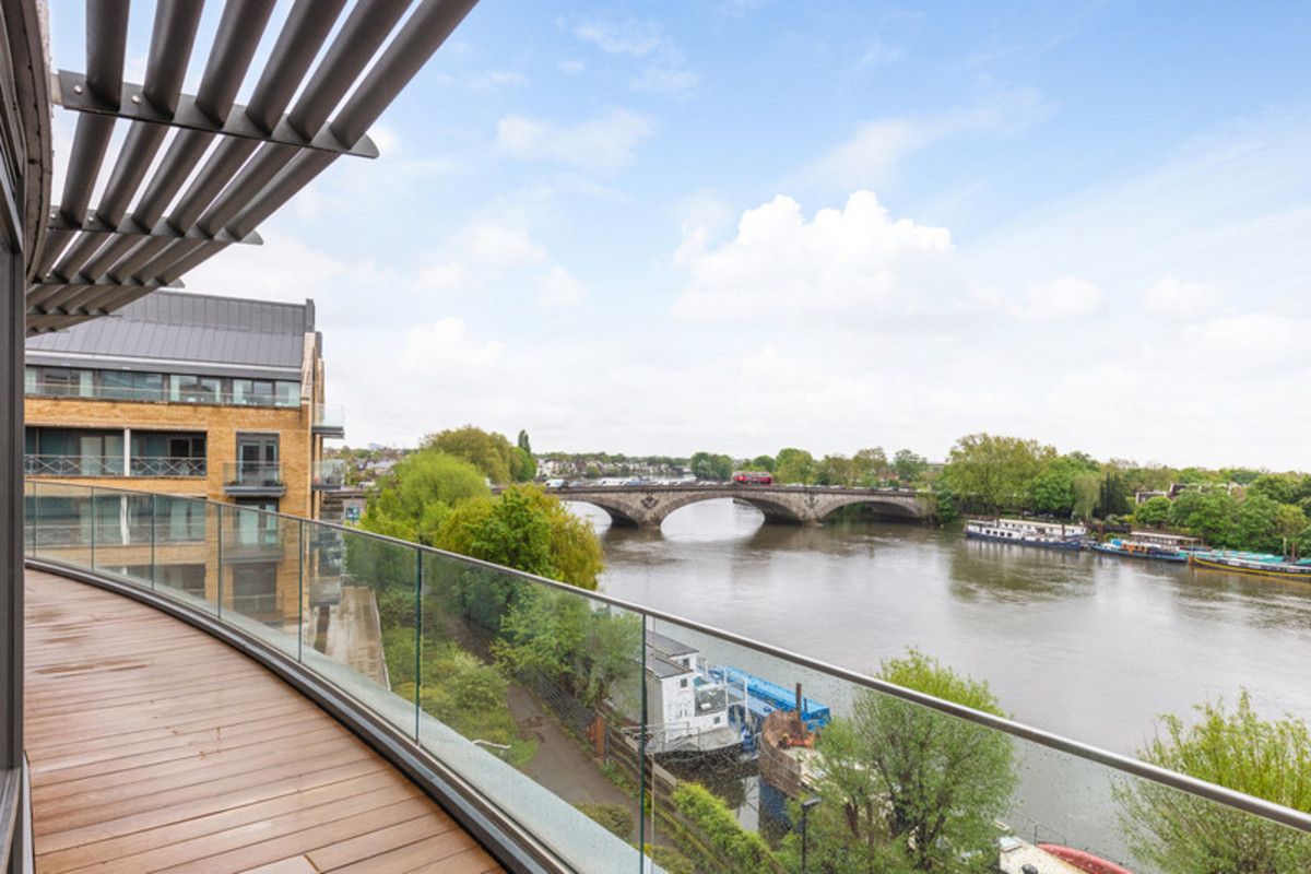 Kew Bridge Road, Brentford, TW8