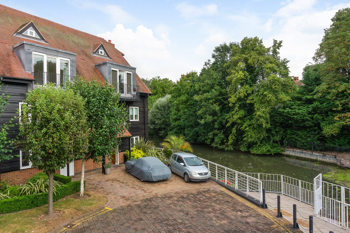 Tallow Road, Brentford, TW8