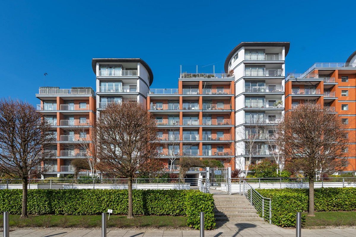 Holland Gardens, Brentford, TW8