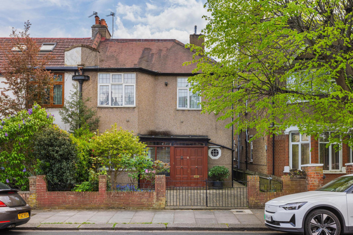 St. Marys Crescent, Isleworth, TW7
