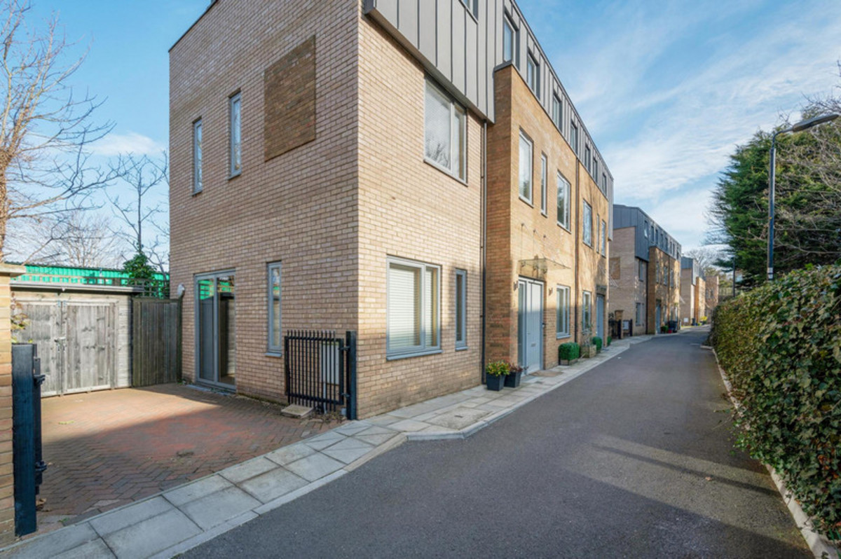 Gibsons Place, Brentford, TW8