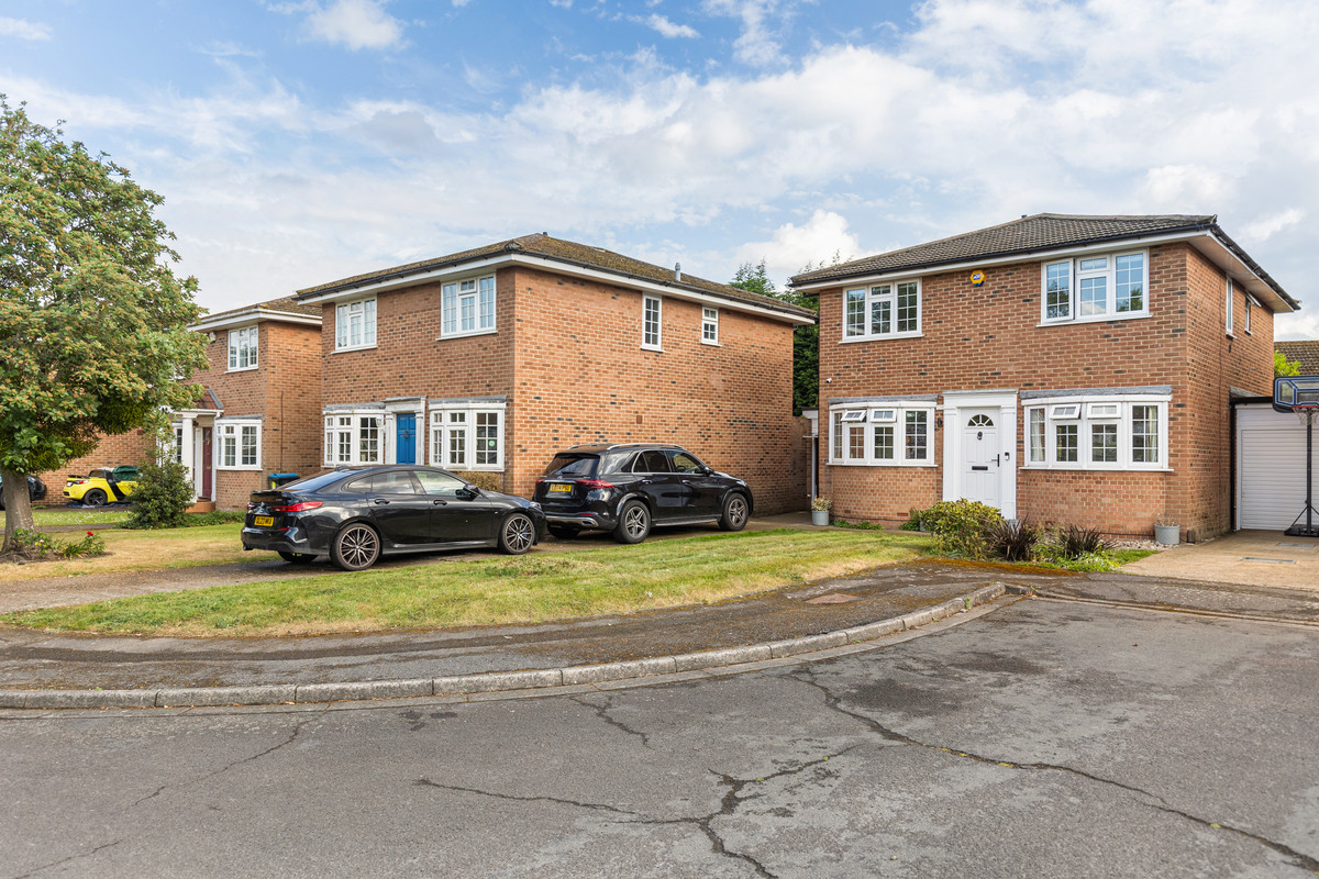 Birchwood Grove, Hampton, TW12