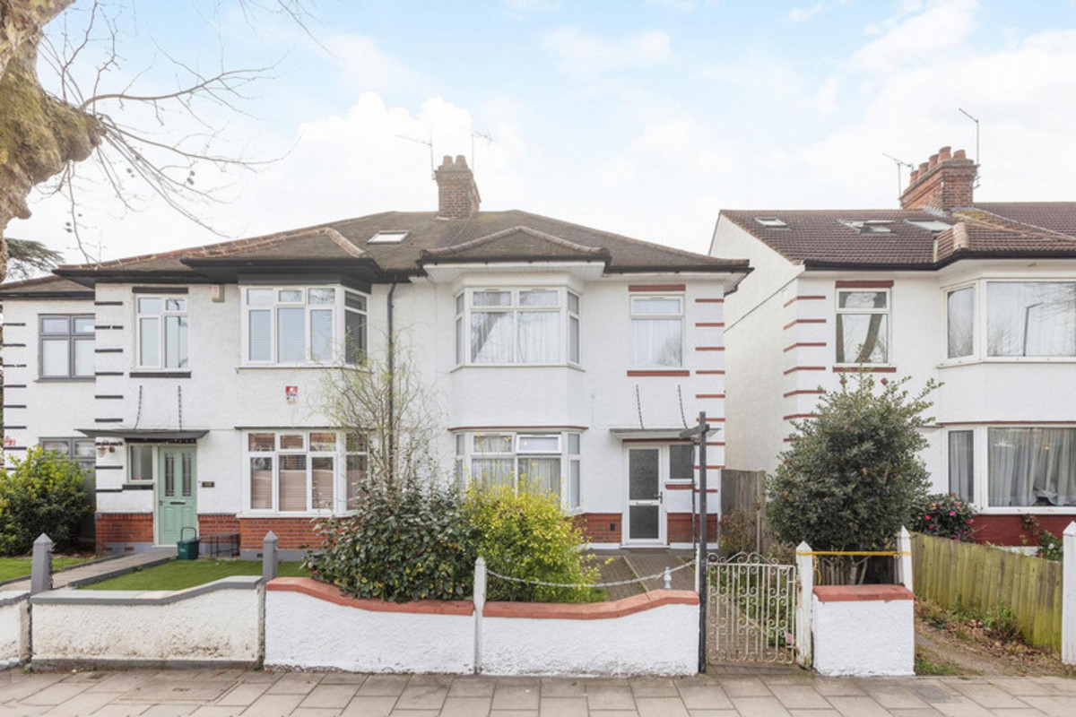 Boston Manor Road, Brentford, TW8