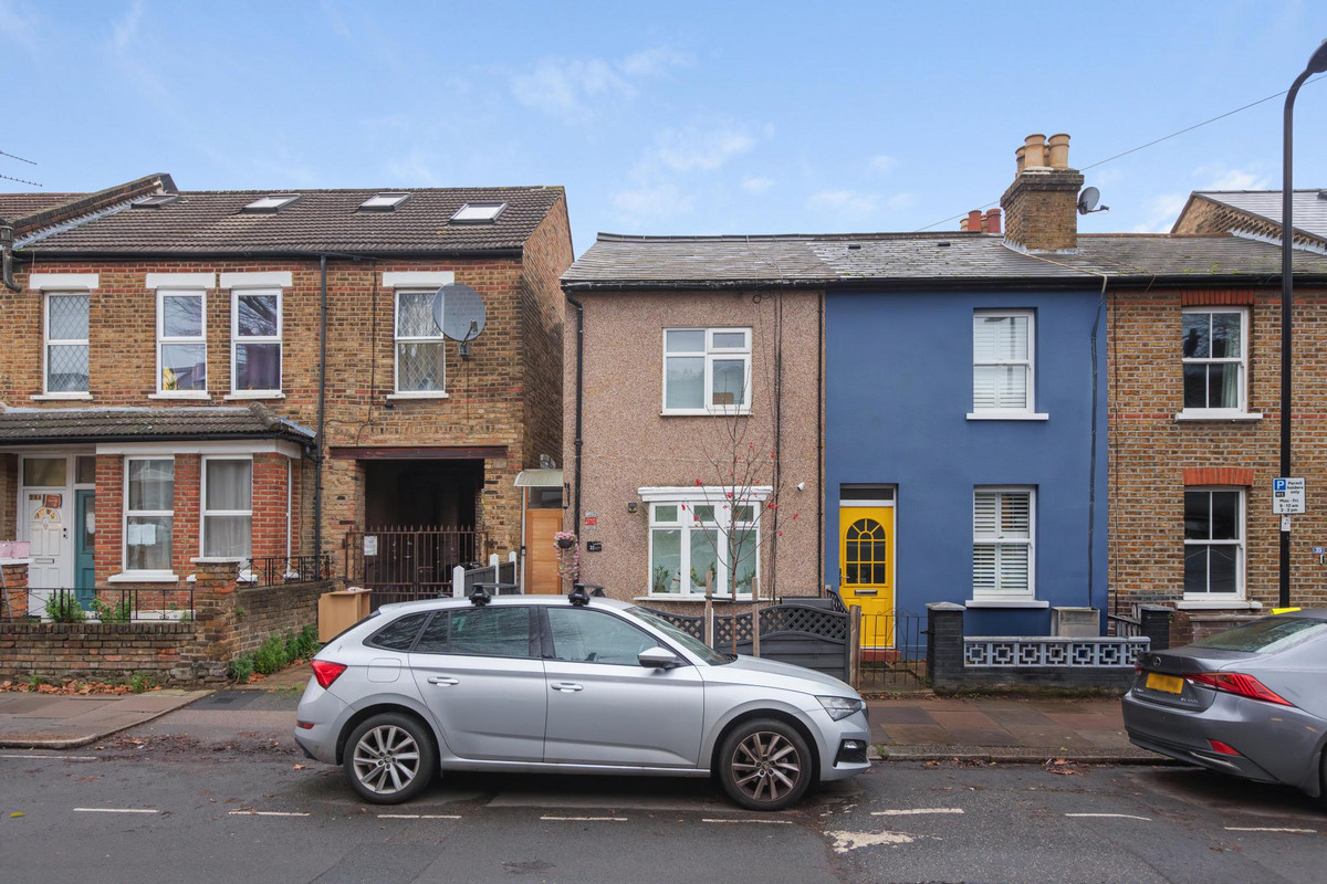 Grosvenor Road, London, W7