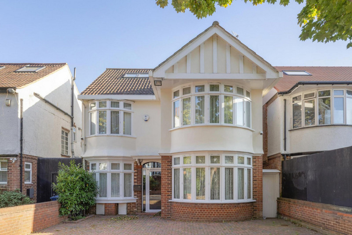 Baronsmede, London, W5