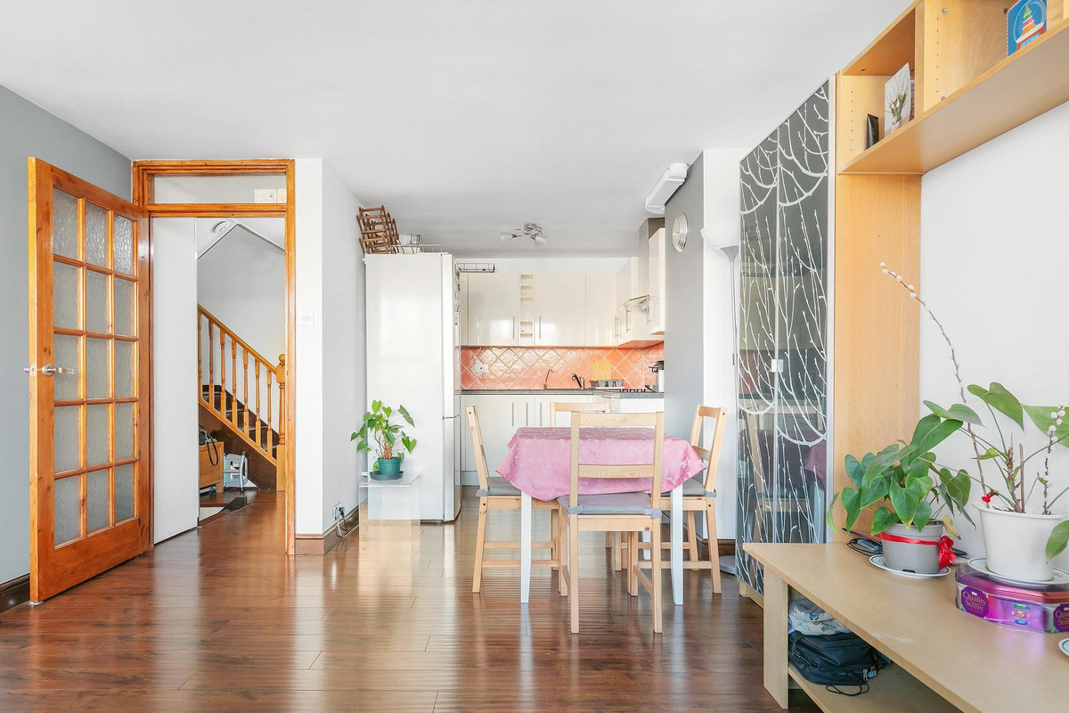 Distillery Walk, Brentford, TW8