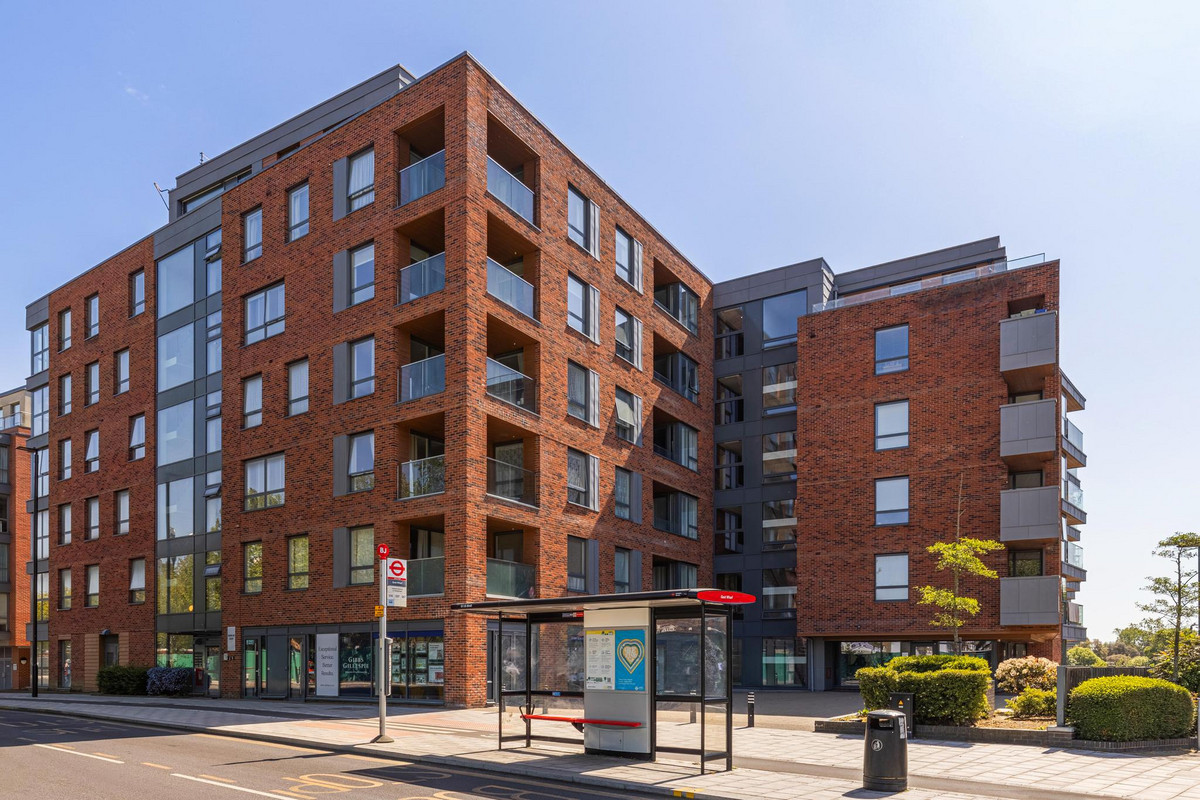 High Street, Brentford, TW8
