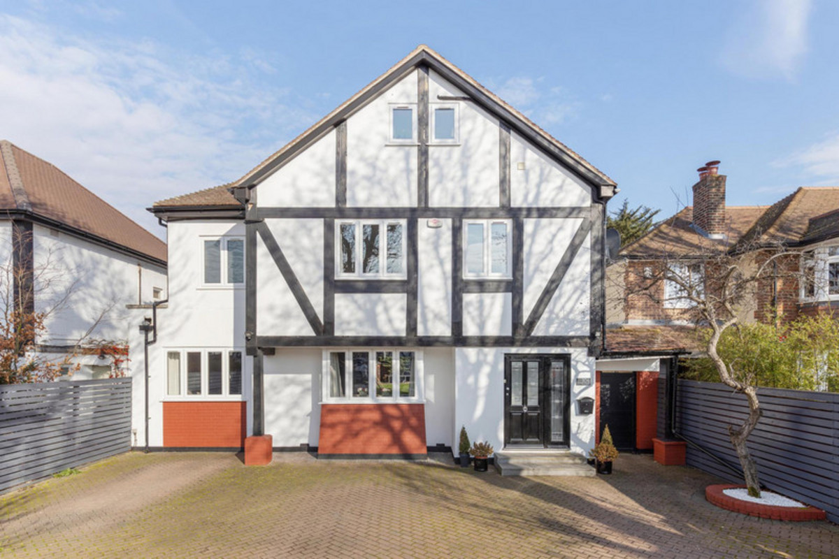The Avenue, Sunbury-on-thames, TW16