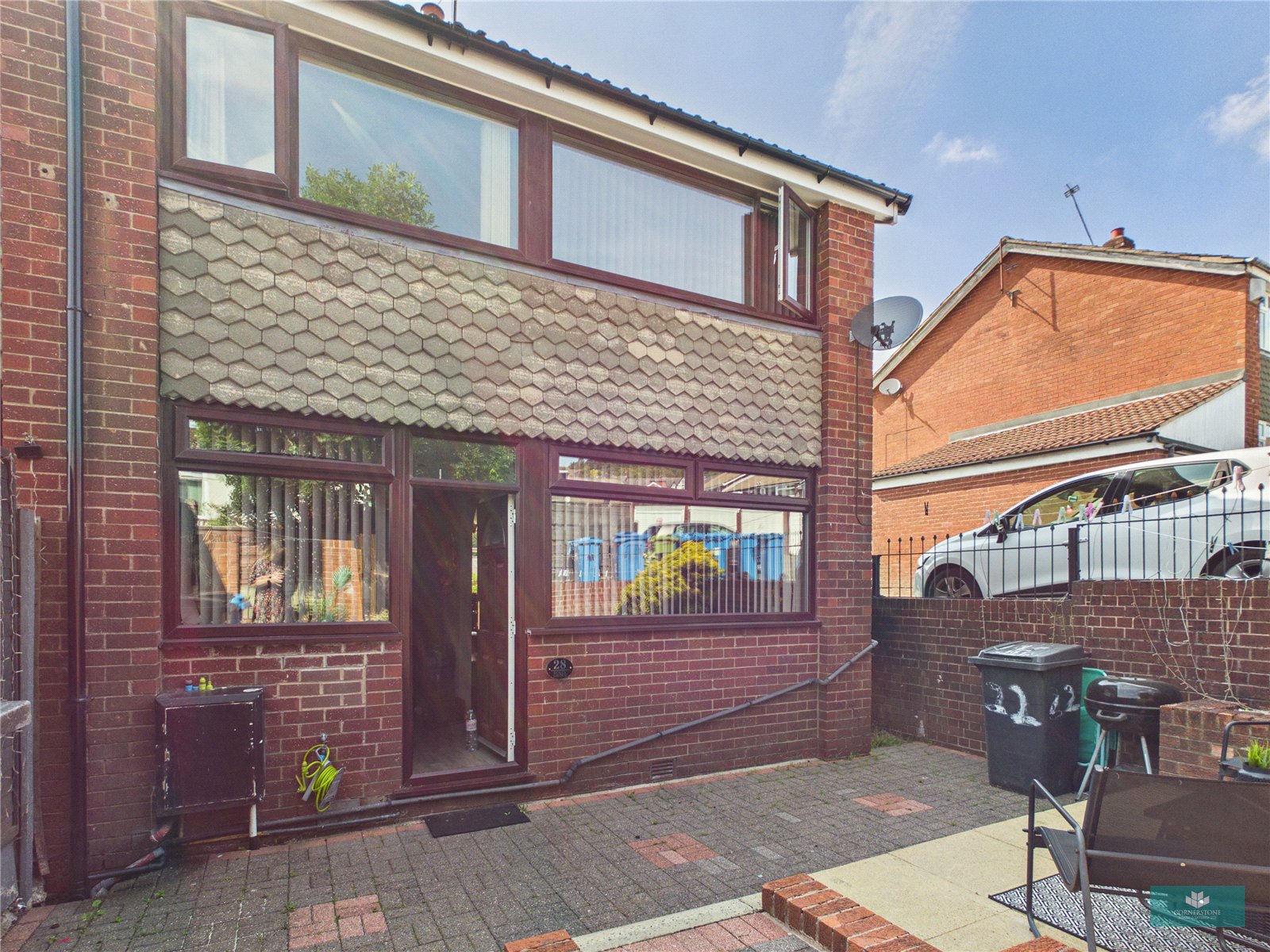Holly Grove, Lees