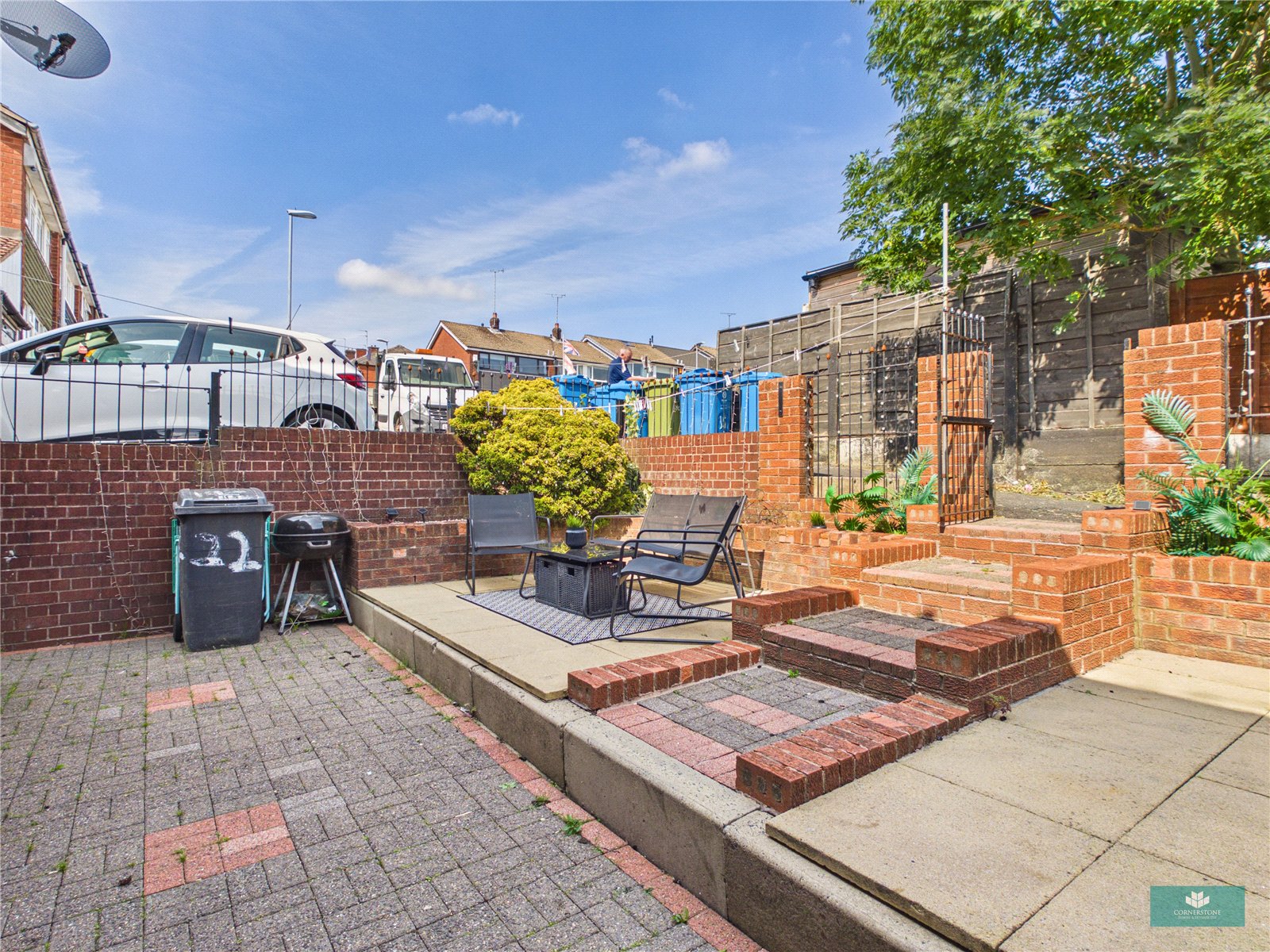 Holly Grove, Lees