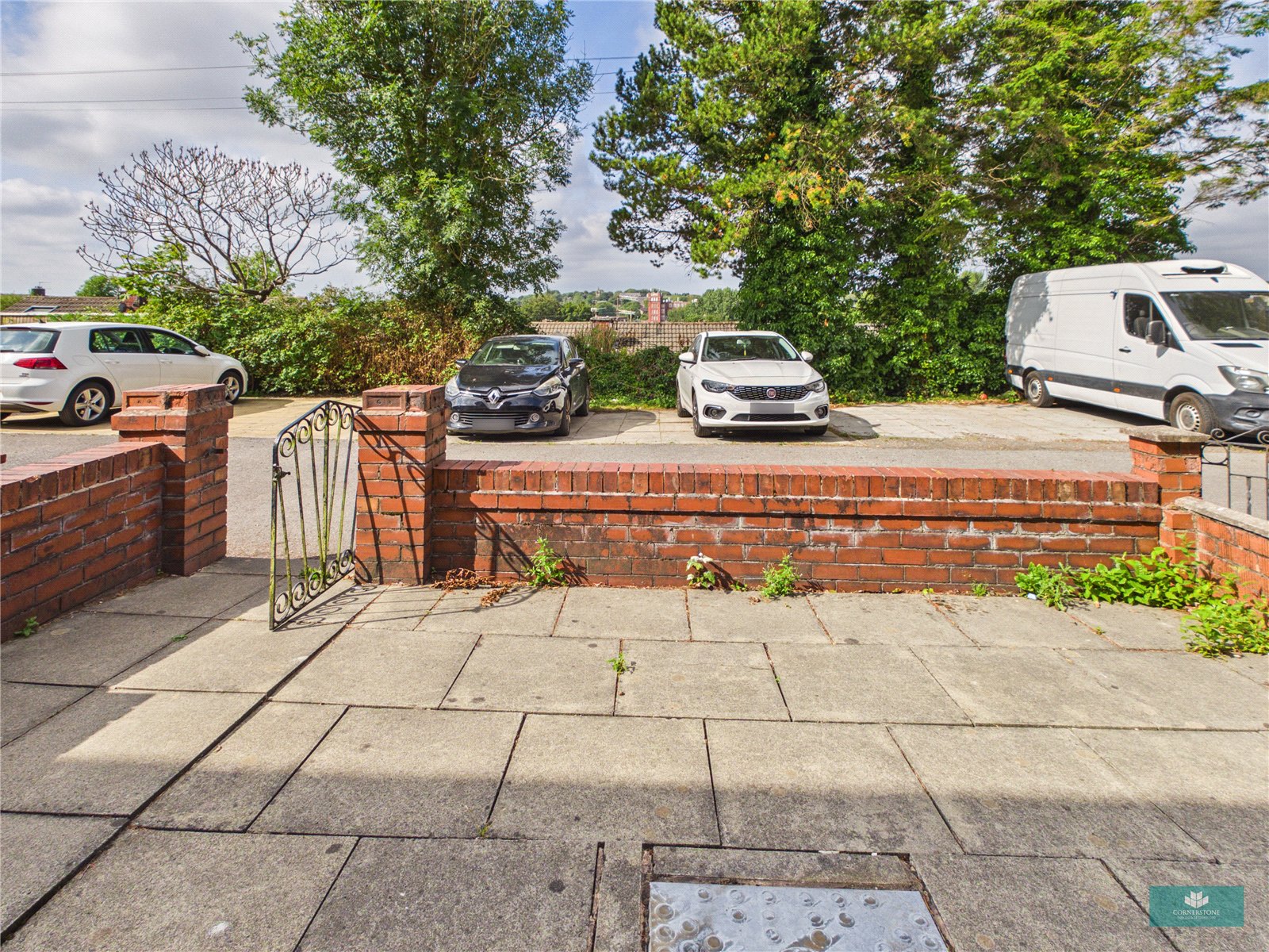 Hollins Ave, Lees