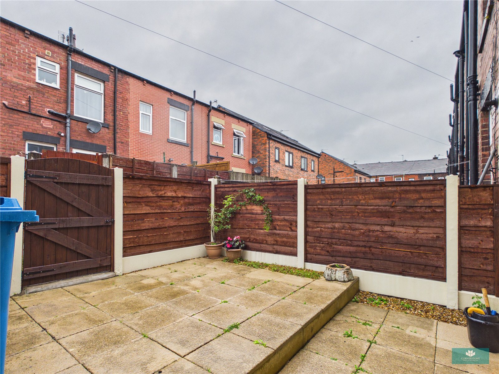 Oak St, Shaw