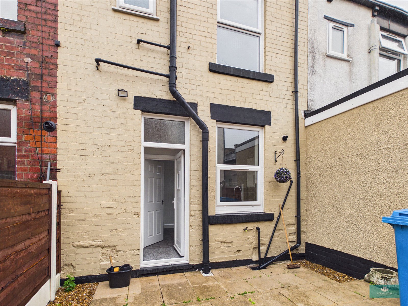 Oak St, Shaw
