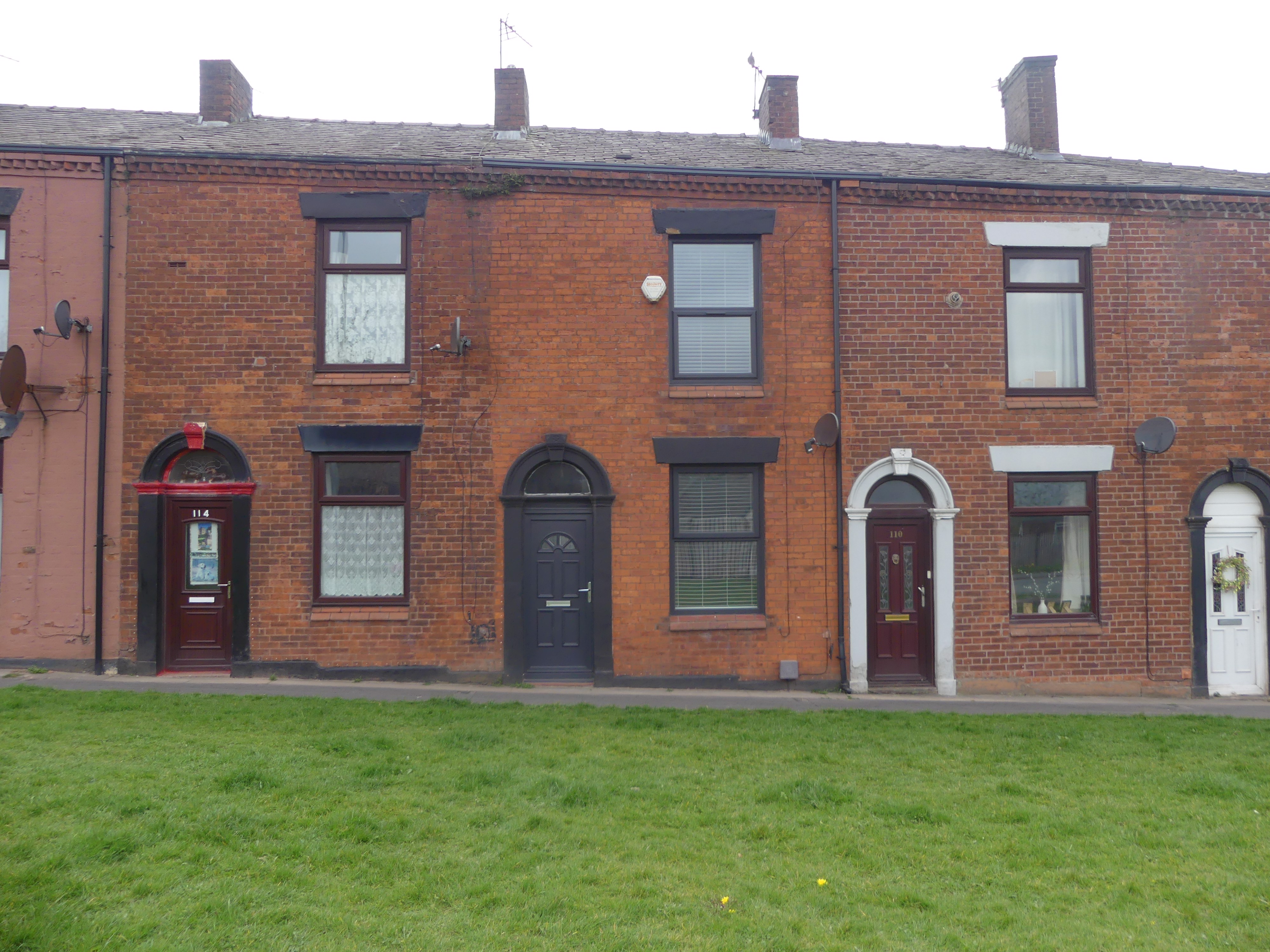 Oldham Road, Oldham
