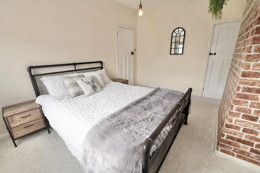 Image for Laurel Avenue, Brent Knoll