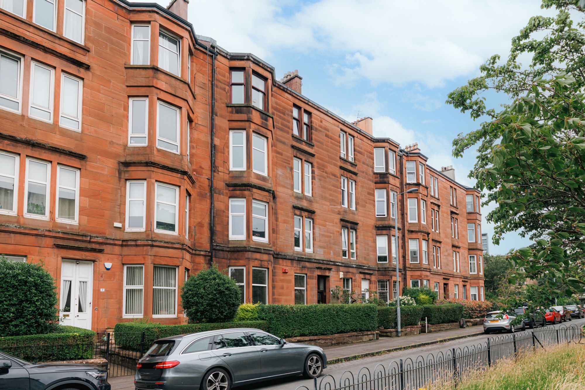 9 Thornwood Gardens, Thornwood, G11 — photo 1