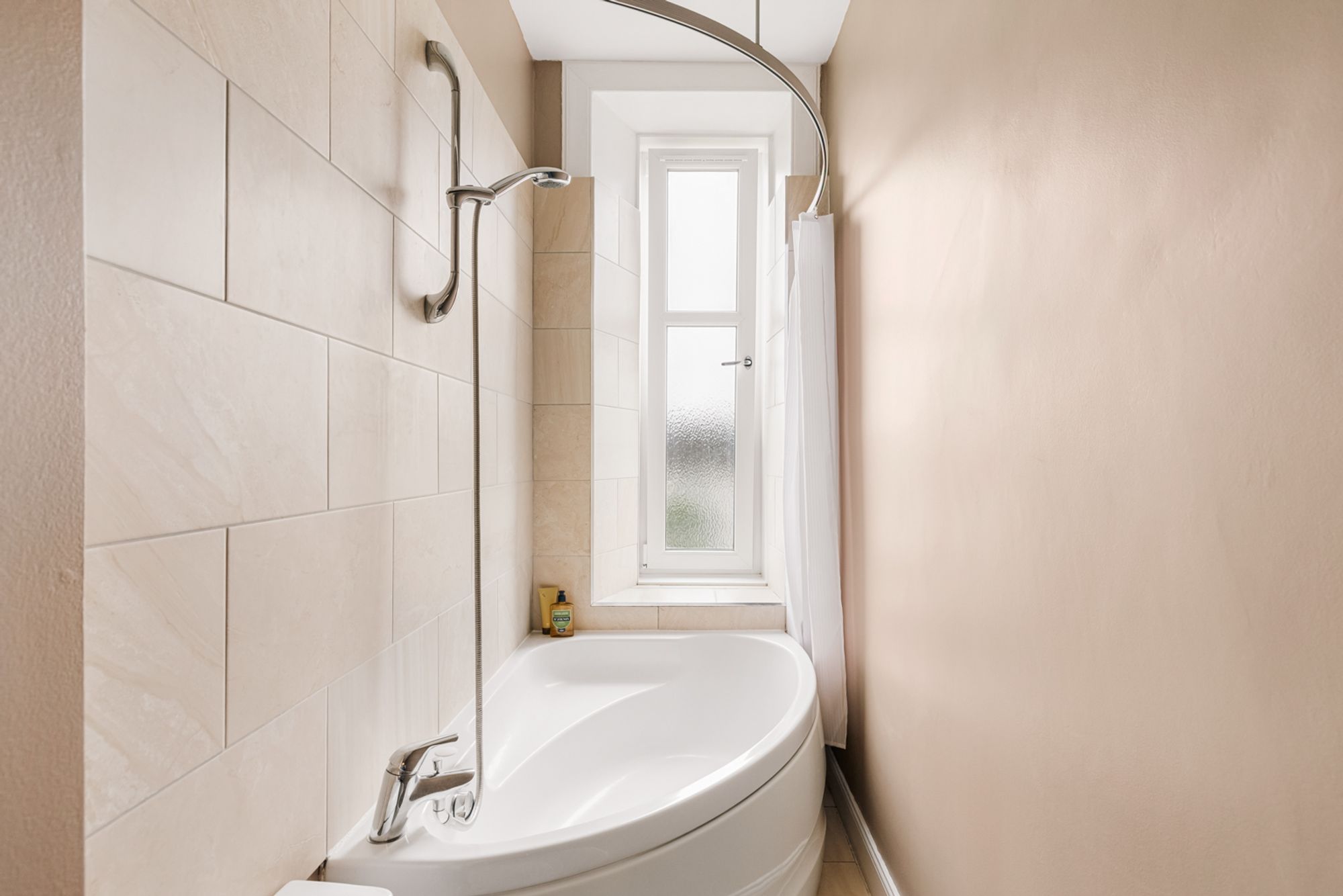 9 Thornwood Gardens, Thornwood, G11 — photo 17