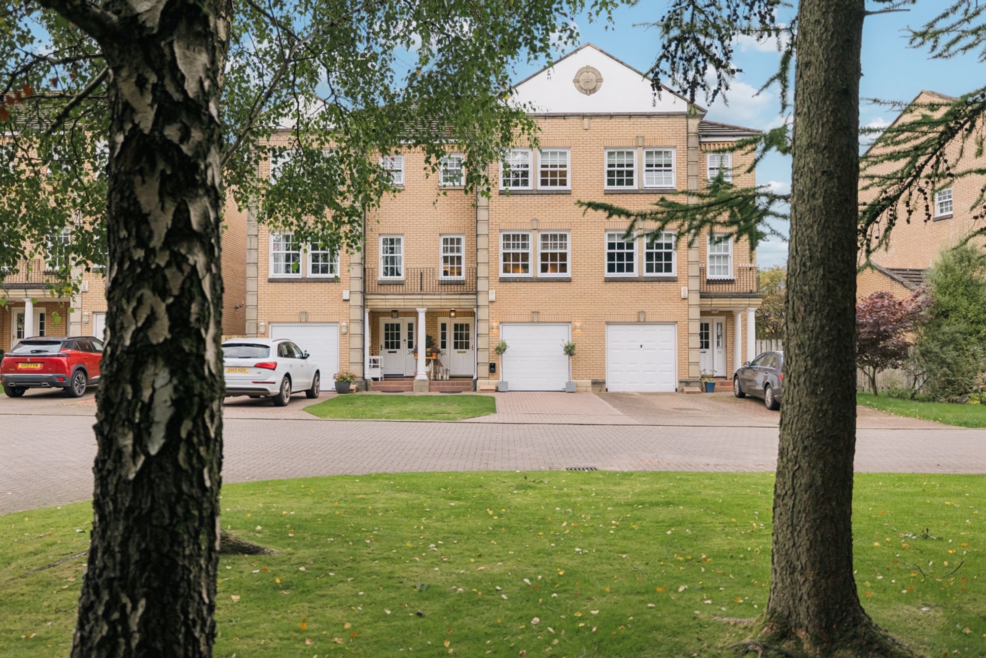 Hughenden Gardens, Hyndland, G12 — photo 1