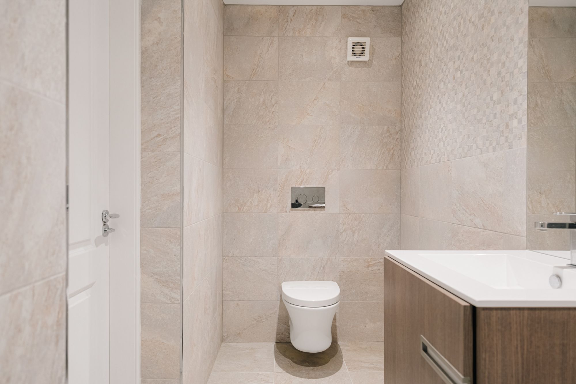 MAIN DOOR Garden Flat 34 Huntly Gardens — photo 16