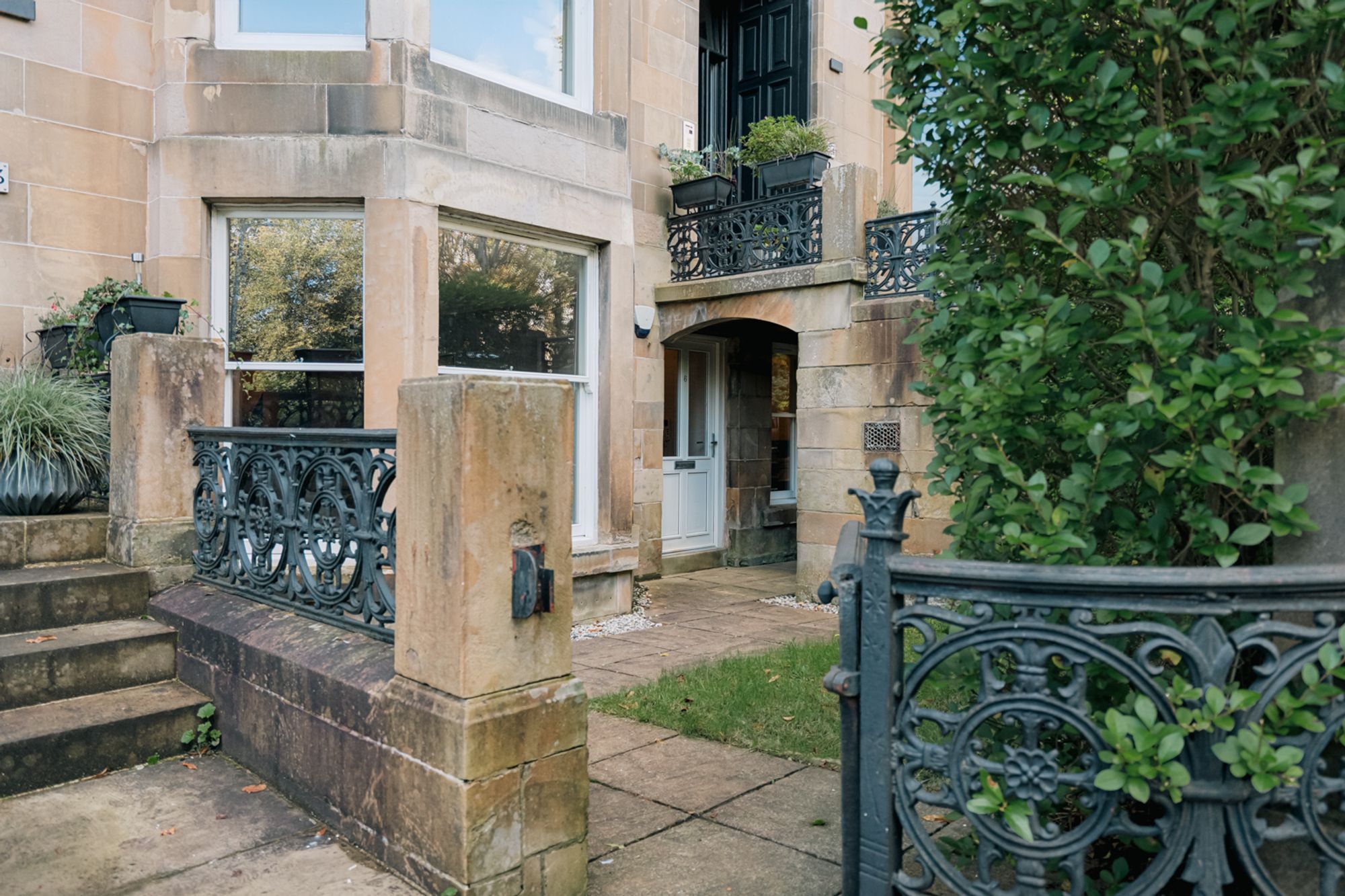 MAIN DOOR Garden Flat 34 Huntly Gardens — photo 1