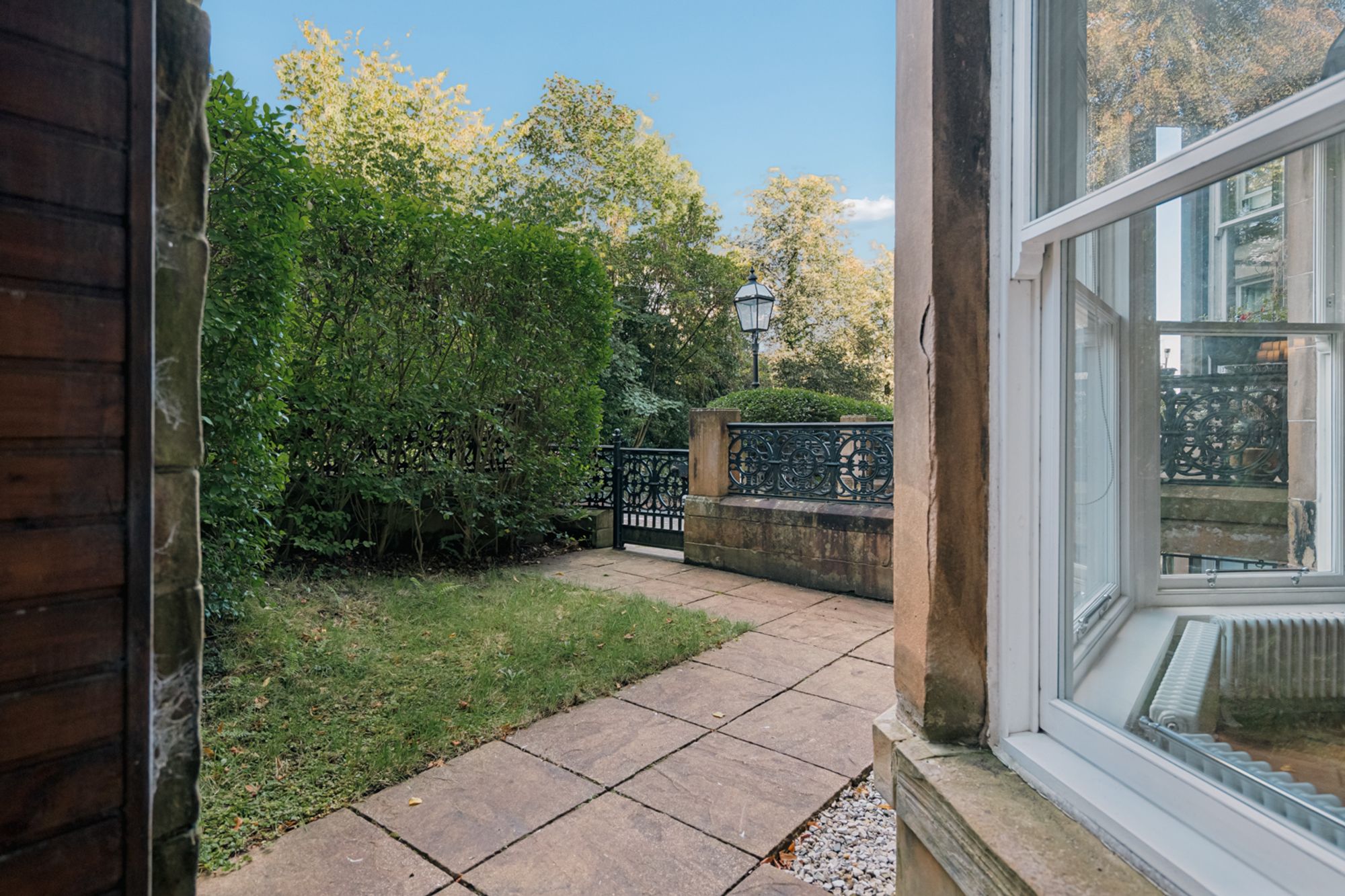 MAIN DOOR Garden Flat 34 Huntly Gardens — photo 25