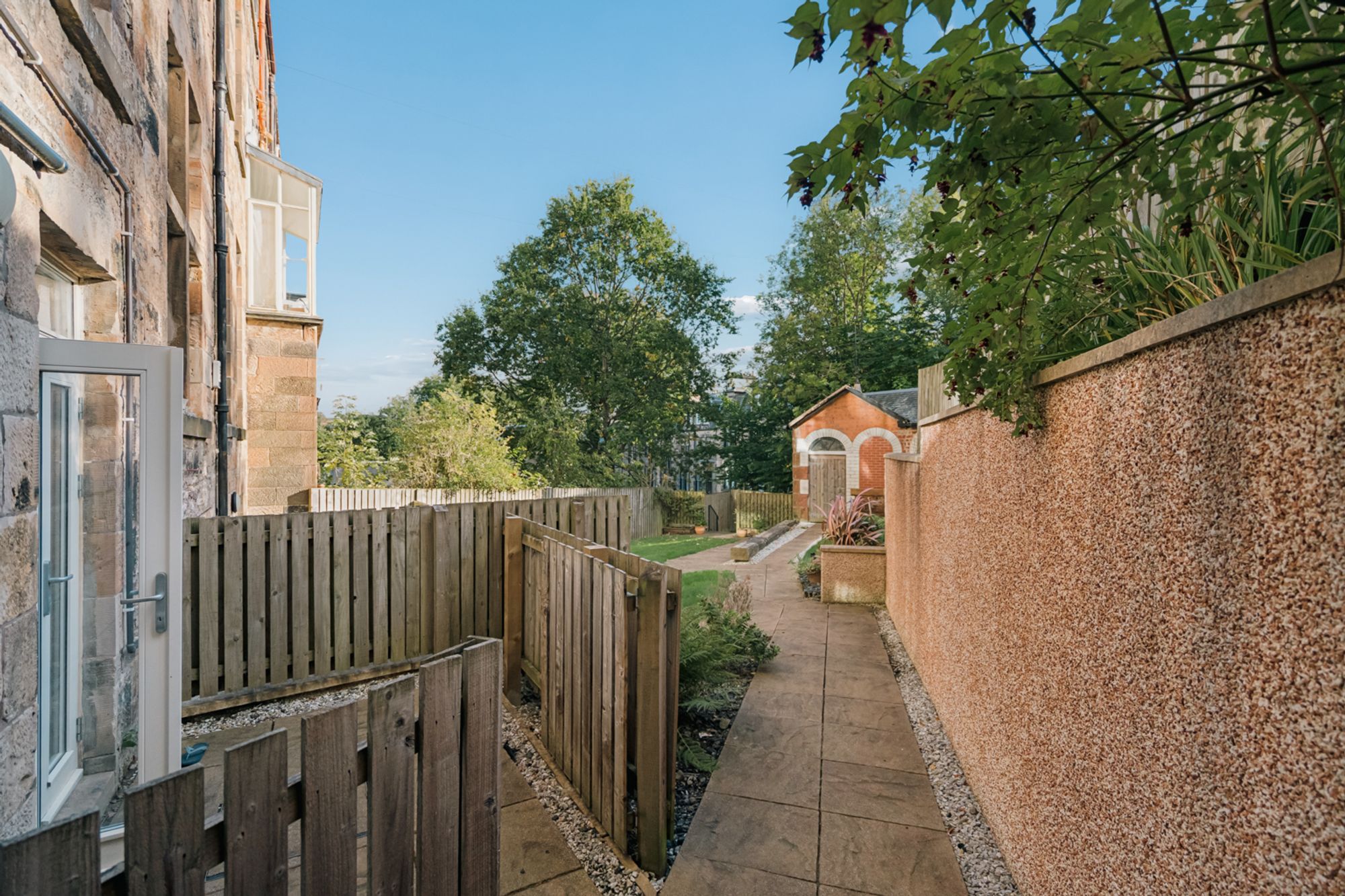 MAIN DOOR Garden Flat 34 Huntly Gardens — photo 3