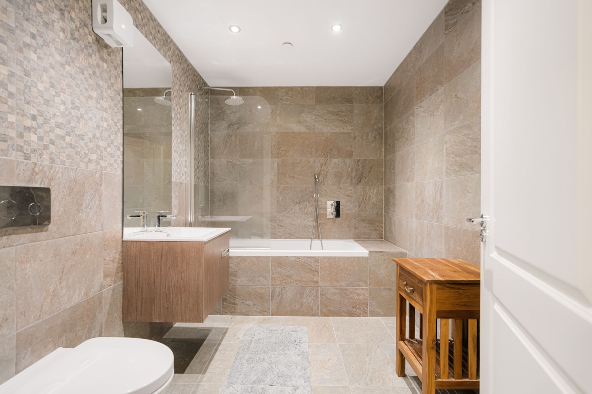 MAIN DOOR Garden Flat 34 Huntly Gardens — photo 20