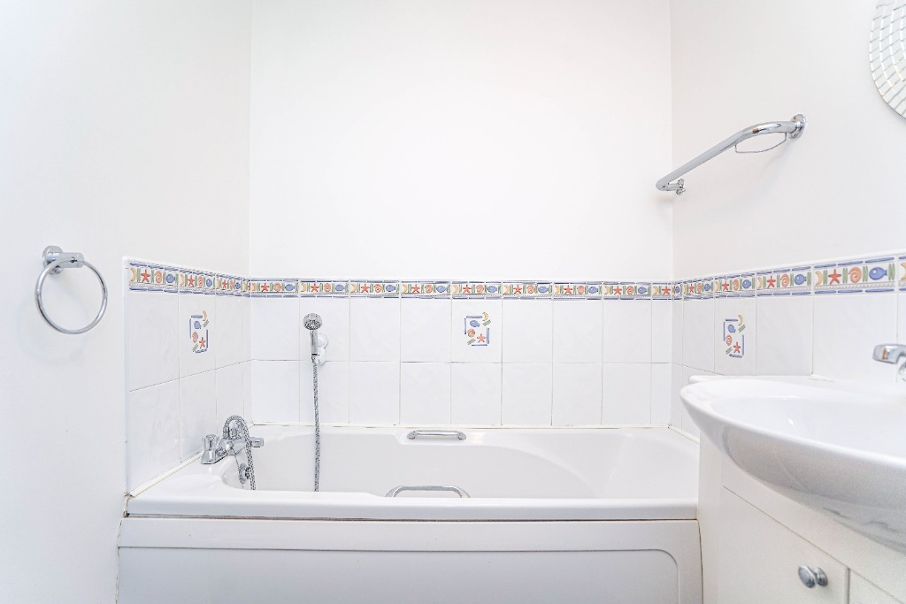 Strathblane Gardens, Anniesland, Glasgow, G13 — photo 17