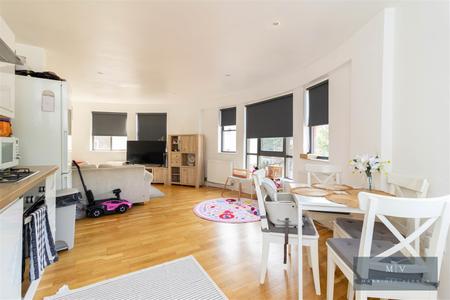 1 bedroom Flat for sale in Whyteleafe Hill, Whyteleafe