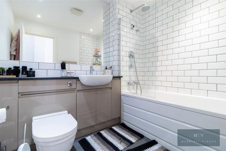 1 bedroom Flat for sale in Whyteleafe Hill, Whyteleafe