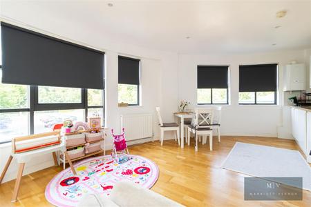 1 bedroom Flat for sale in Whyteleafe Hill, Whyteleafe