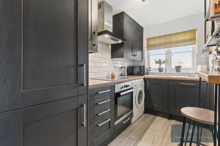 1 bedroom Flat for sale in Rosamund Close, South Croydon