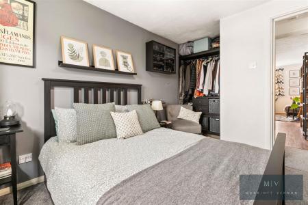 1 bedroom Flat for sale in Rosamund Close, South Croydon