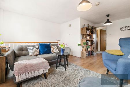 1 bedroom Flat for sale in Rosamund Close, South Croydon