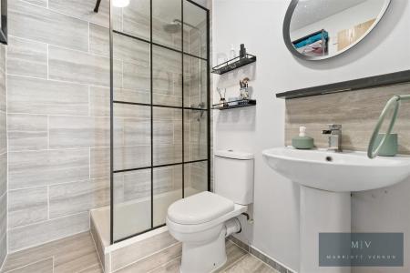 1 bedroom Flat for sale in Rosamund Close, South Croydon