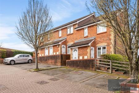 1 bedroom Flat for sale in Rosamund Close, South Croydon