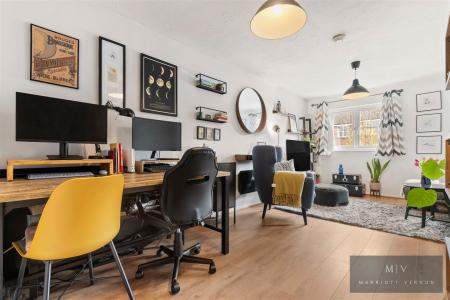 1 bedroom Flat for sale in Rosamund Close, South Croydon