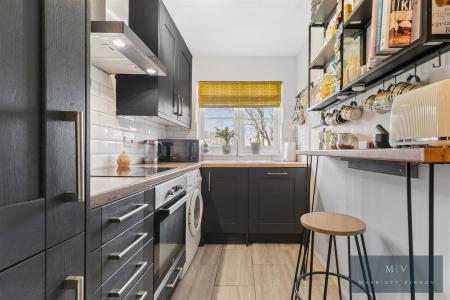1 bedroom Flat for sale in Rosamund Close, South Croydon