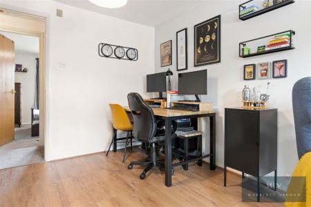1 bedroom Flat for sale in Rosamund Close, South Croydon