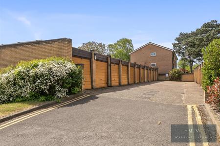 1 bedroom Flat for sale in Green Acres, Croydon