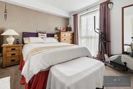 1 bedroom Flat for sale in Green Acres, Croydon