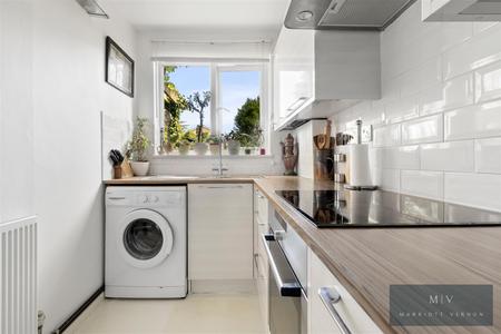 1 bedroom Flat for sale in Green Acres, Croydon
