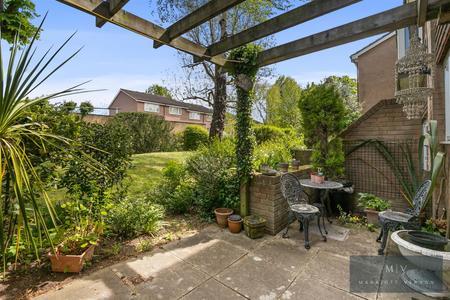 1 bedroom Flat for sale in Green Acres, Croydon