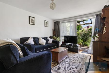 1 bedroom Flat for sale in Green Acres, Croydon