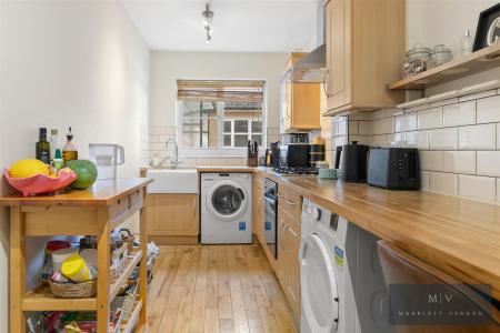 2 bedroom Flat for sale in Croham Road, South Croydon