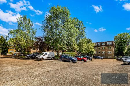 2 bedroom Flat for sale in South Park Hill Road, South Croydon